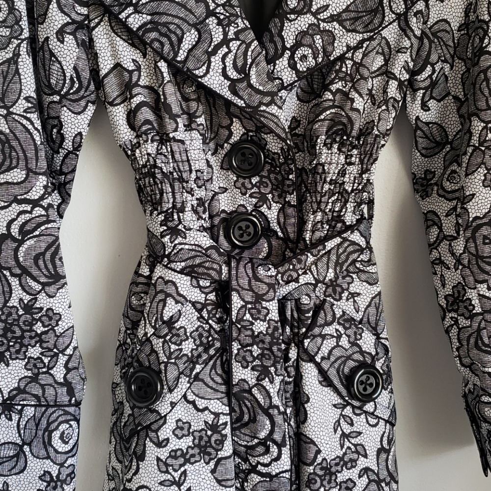 Coat - Picture 2 of 4